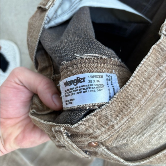 Vintage Y2K Sun-Faded Brown Wrangler 13MWZ Cowboy Cut Jeans - 38x32 - Picture 6 of 10